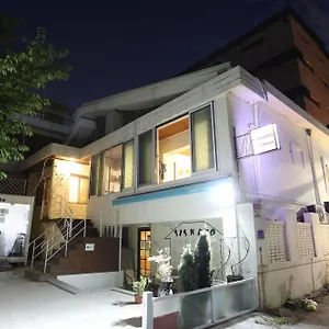 시스앤브로 게스트하우스